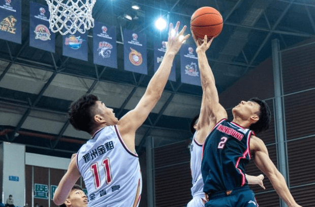 风云突变广厦男篮集结日官宣签约；CBA季后赛版图或变；态度坚定；临场指挥获称赞的简单介绍