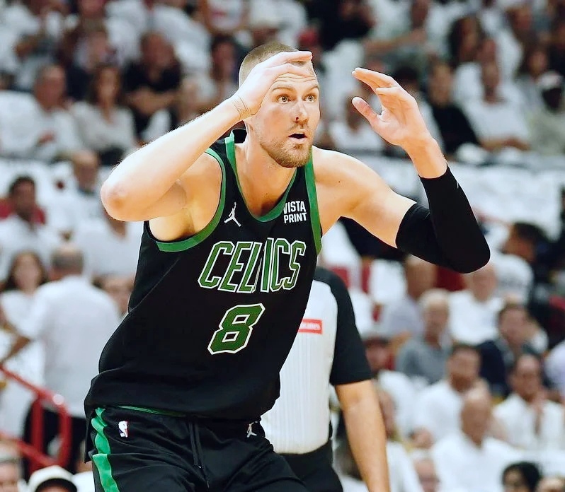 今晨突围战来临，波士顿凯尔特人围绕CBA季后赛防线松动，话题不断，控场能力受关注的简单介绍